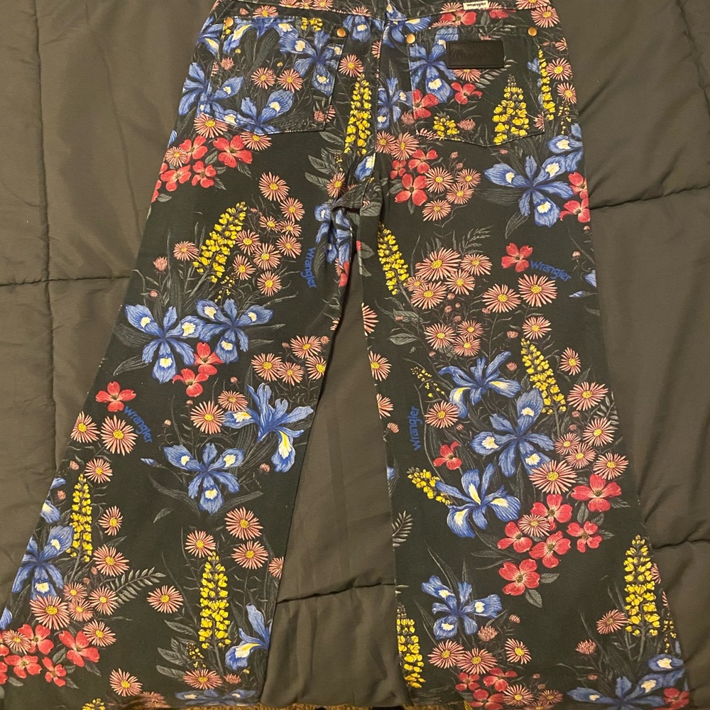 ‼️NWT‼️ Lainey Wilson X Wrangler Wanderer Jeans. Never worn, still with tags. - Picture 3 of 3
